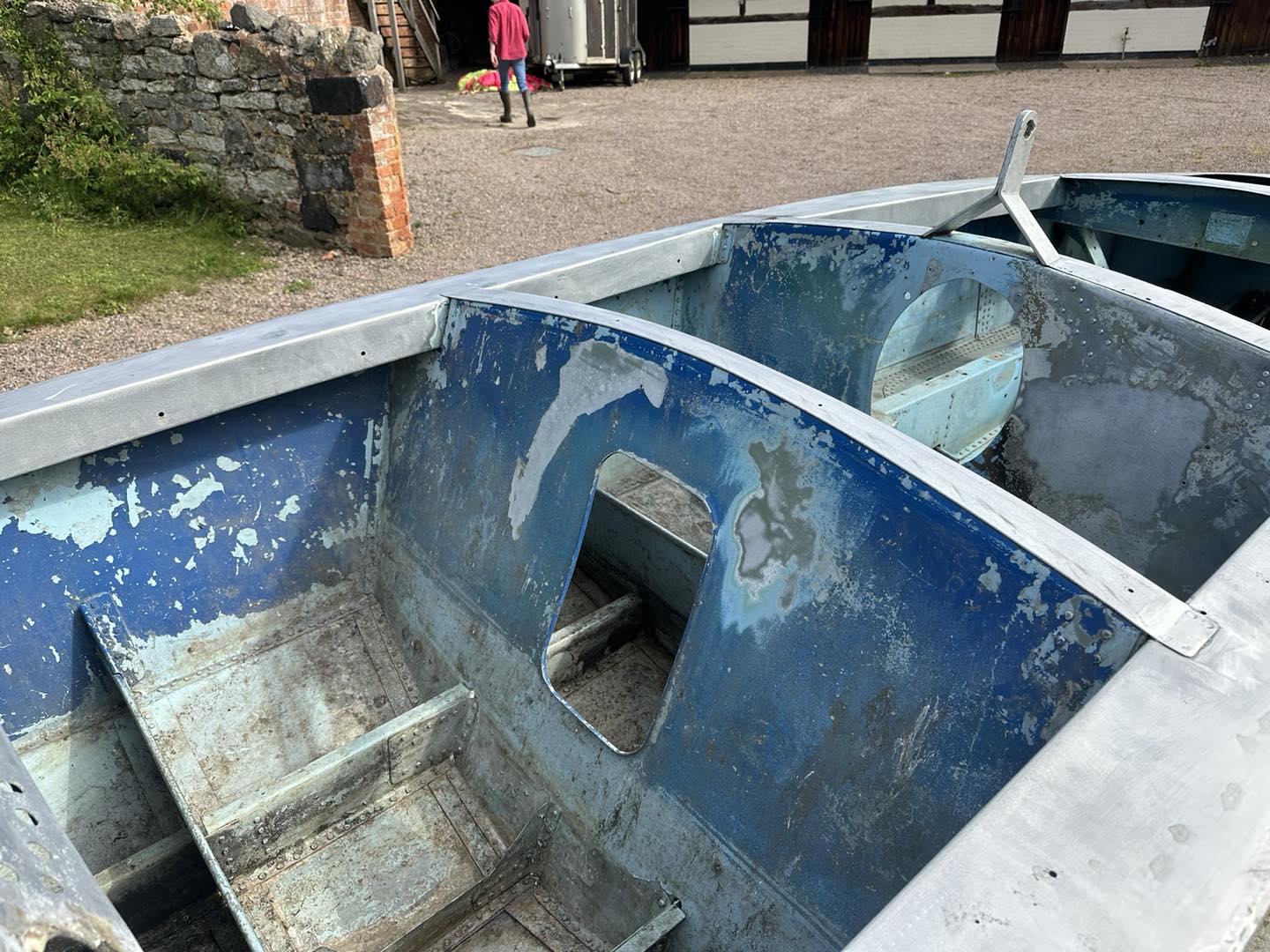 sandblasting-metal-boat-restoration-uk-1